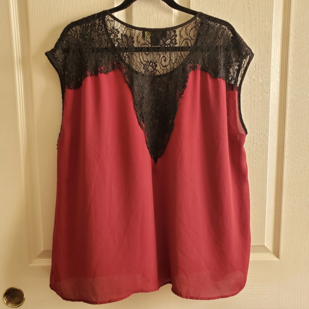 Forever 21 Plus Size 1X Black Lace and Burgundy Blouse - Picture 6 of 7